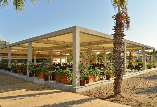 Selectum Family Resort Side – Lake Bar